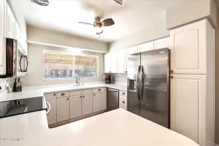 Photo #5: 6860716 Listing