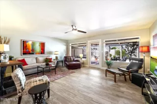 Photo #6: 6860716 Listing