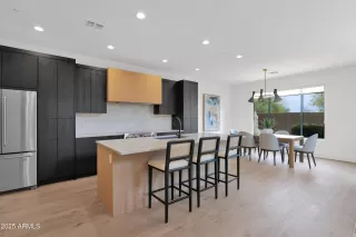 Photo #5: 6860911 Listing 