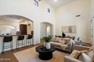 Photo #6: 6860917 Listing