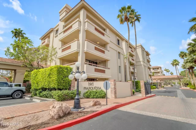 MLS: 6860943 Condo For Sale