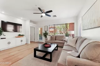 Photo #6: 6860952 Listing 