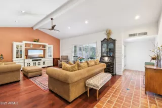 Photo #5: 6860998 Listing 