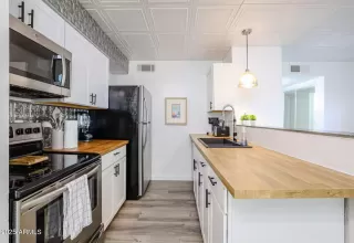 Photo #5: 6861005 Listing