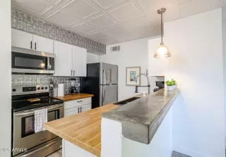 Photo #6: 6861005 Listing