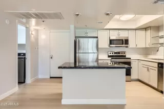 Photo #3: 6861255 Listing