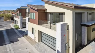 More Details about MLS # 6861324 : 1 EASY STREET#4