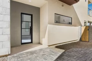 Photo #2: 6861324 Listing