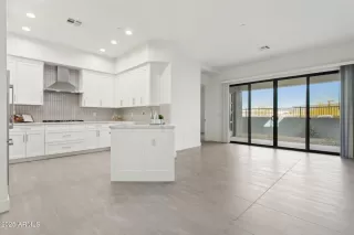 Photo #4: 6861324 Listing