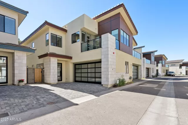 MLS: 6861325 Condo For Sale