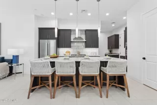 Photo #3: 6861325 Listing