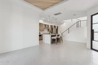 Photo #3: 6861327 Listing 