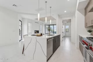 Photo #6: 6861327 Listing 