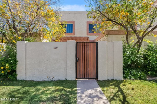 MLS: 6861395 Condo For Sale