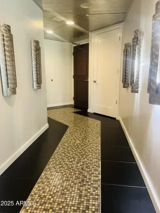 Photo #5: 6861446 Listing