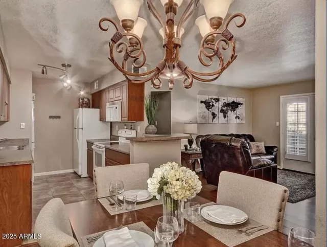 MLS: 6862050 Condo For Sale