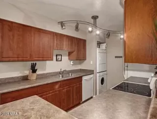 Photo #5: 6862050 Listing