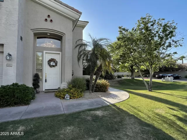 MLS: 6862501 Condo For Sale