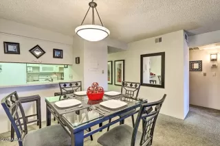 Photo #5: 6862741 Listing