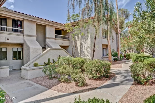 MLS: 6862887 Condo For Sale