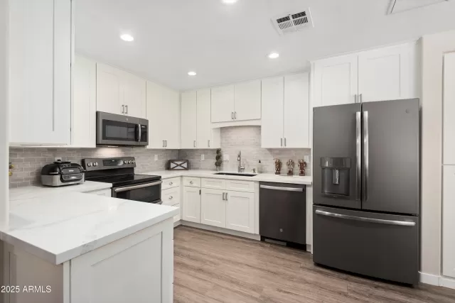 MLS: 6863042 Condo For Sale