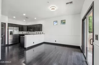 Photo #5: 6863444 Listing