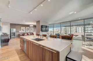 Photo #4: 6863689 Listing