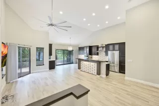 Photo #4: 6863759 Listing