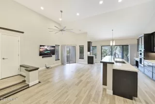 Photo #5: 6863759 Listing