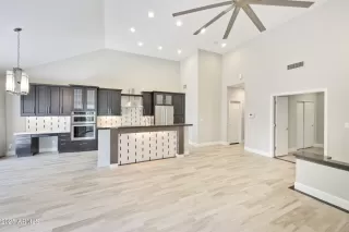 Photo #6: 6863759 Listing