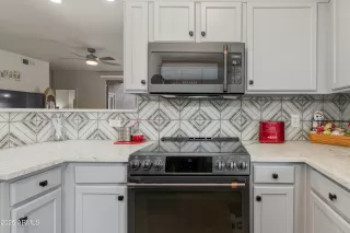 Photo #4: 6863904 Listing