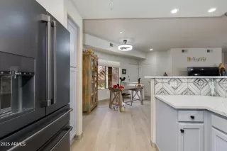 Photo #5: 6863904 Listing