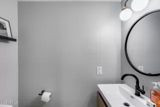 Photo #4: 6864278 Listing