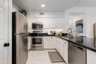 Photo #3: 6864370 Listing