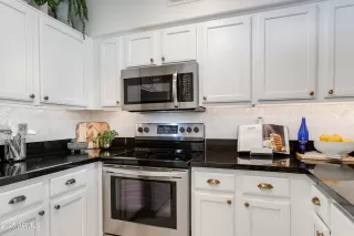 Photo #4: 6864370 Listing