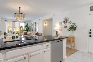 Photo #5: 6864370 Listing