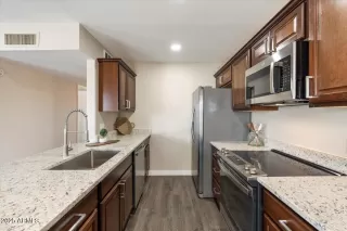 Photo #6: 6864721 Listing