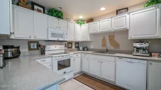 Photo #6: 6864793 Listing