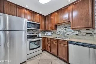 Photo #5: 6865291 Listing