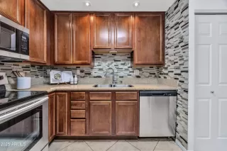 Photo #6: 6865291 Listing