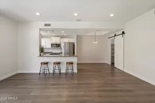 Photo #3: 6865464 Listing