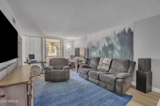 Photo #5: 6865819 Listing