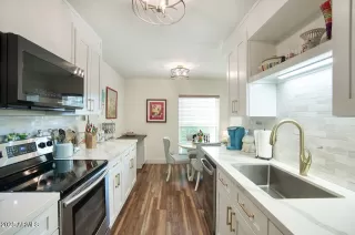 Photo #5: 6865901 Listing