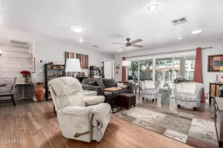 Photo #5: 6865920 Listing