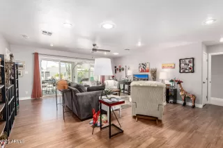 Photo #6: 6865920 Listing