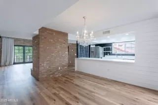 Photo #6: 6866038 Listing