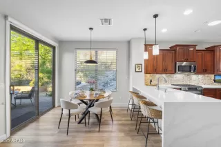 Photo #6: 6866230 Listing