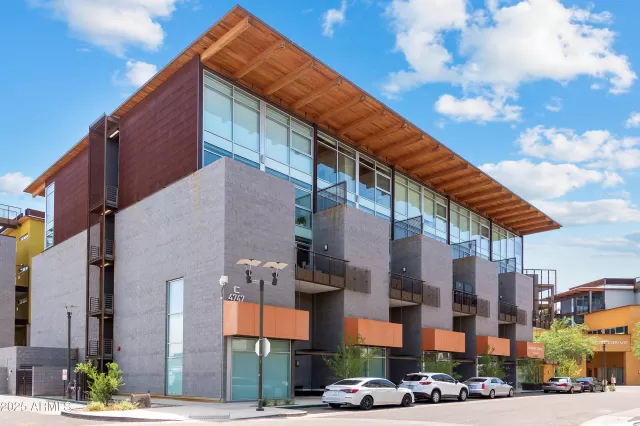 MLS: 6866302 Condo For Sale