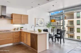 Photo #3: 6866302 Listing