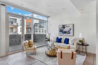 Photo #5: 6866302 Listing